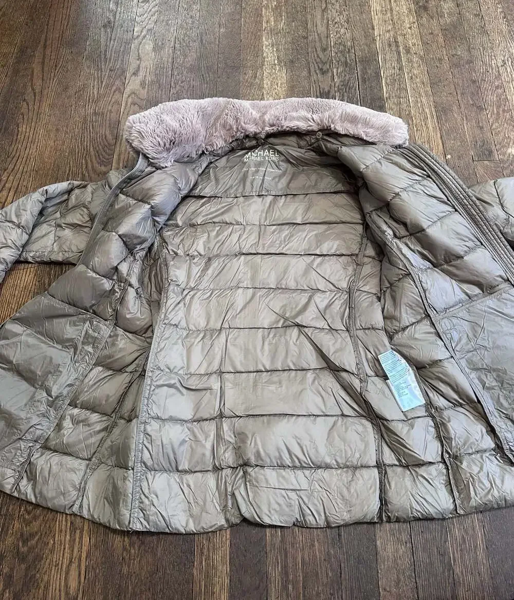 Michael Kors Women's Ultra Light Weight Down Fill Puffer Jacket  Faux Fur Collar